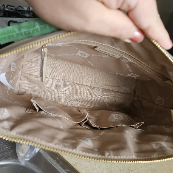 A new bag with tags floral design, kind beige color, - Picture 7 of 10